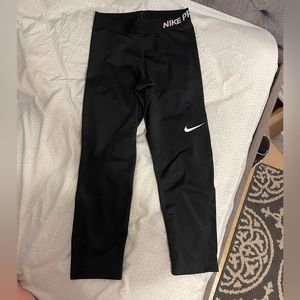 Nike pro dri- fit capri leggings